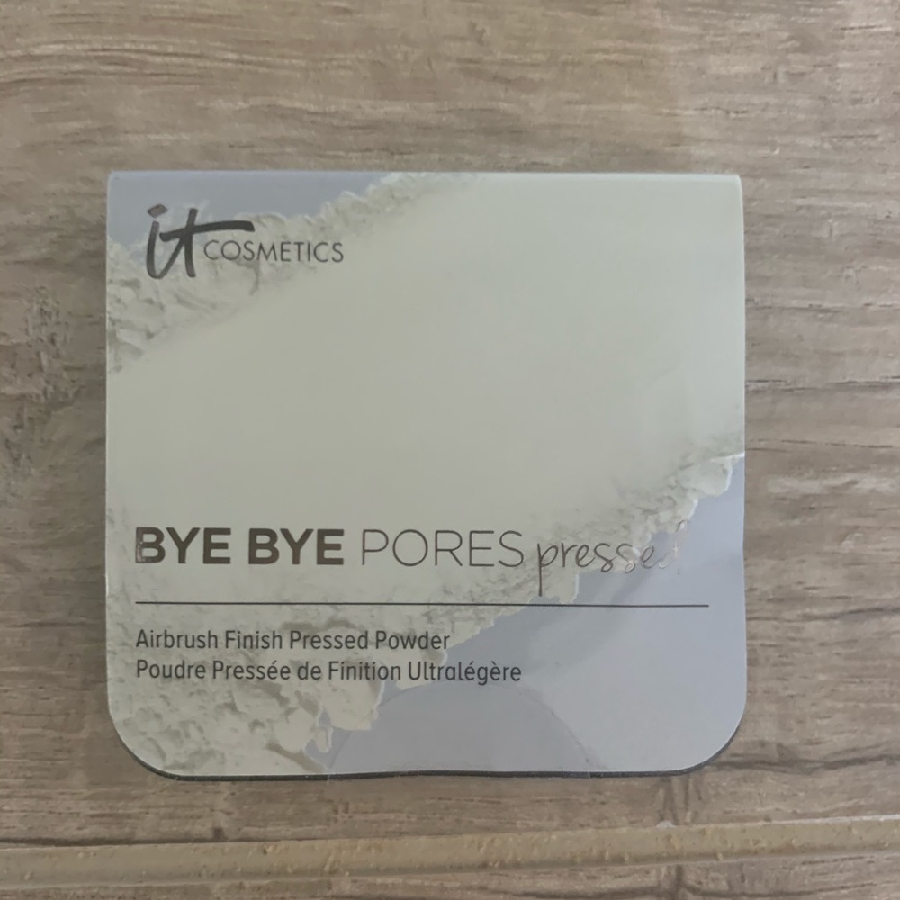 It Cosmetics Finished Pressed Powder.